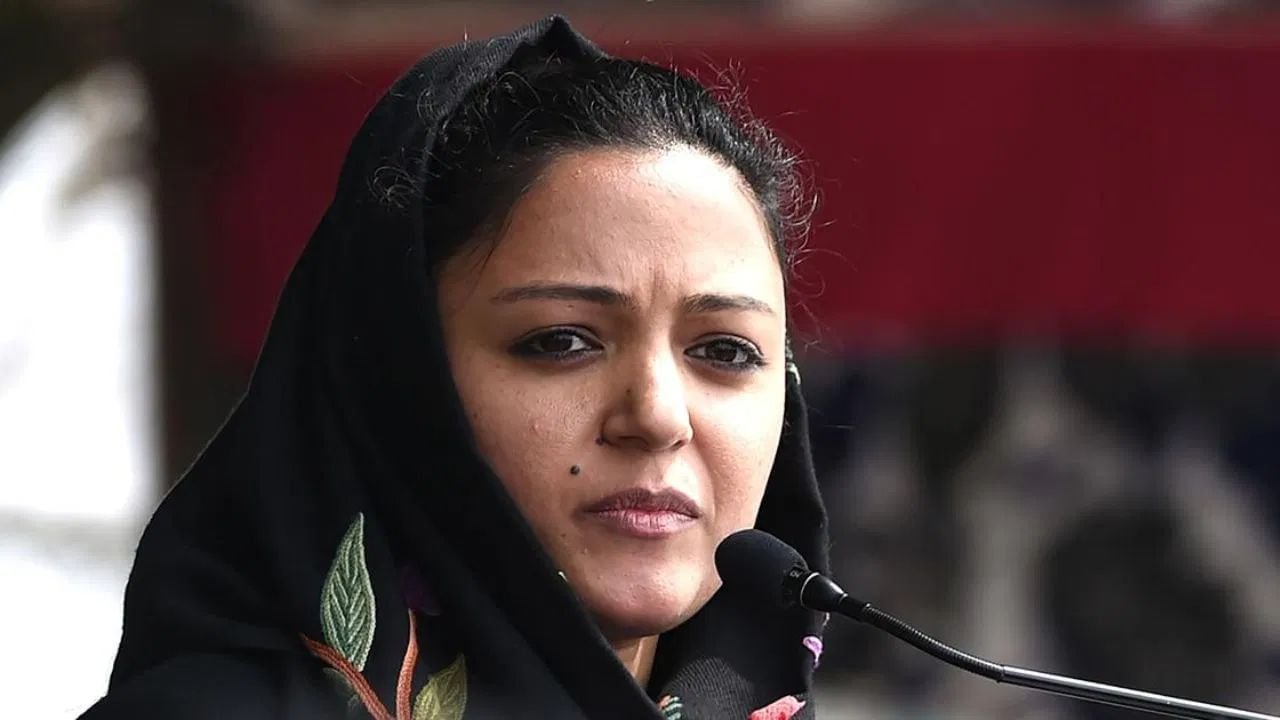 देशद्रोह केस: शेहला रशीद को मिली बड़ी राहत, कोर्ट ने केस वापस लेने की ...